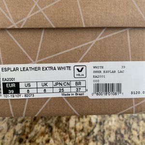 NWT White Vejas Size 8